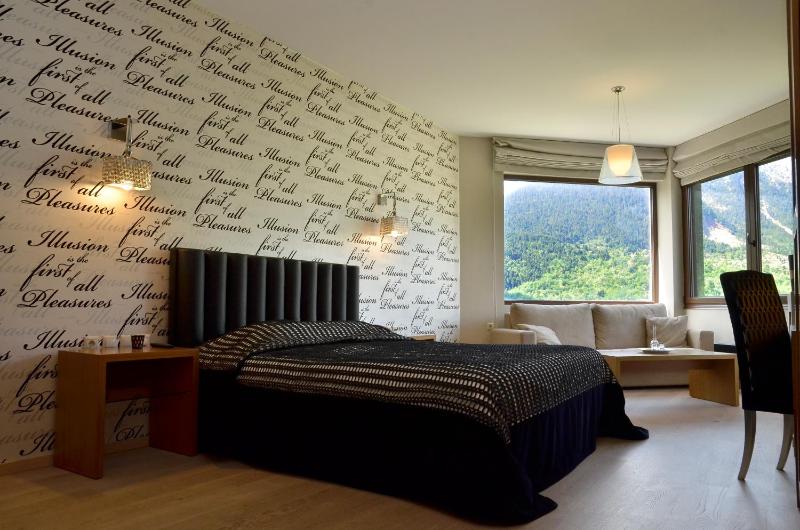 Junior Suite with Fireplace and Forest View image 4