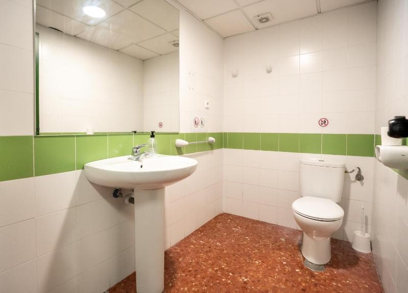 Just Hostel Capsules Alicante - FREE Towels & Luggage Storage - Near Railway - image 11