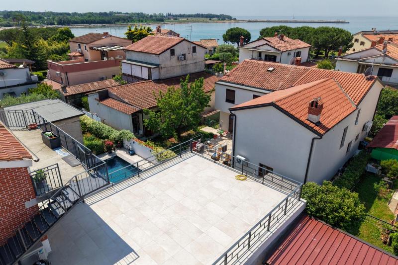 App Moela near the beach - image 32