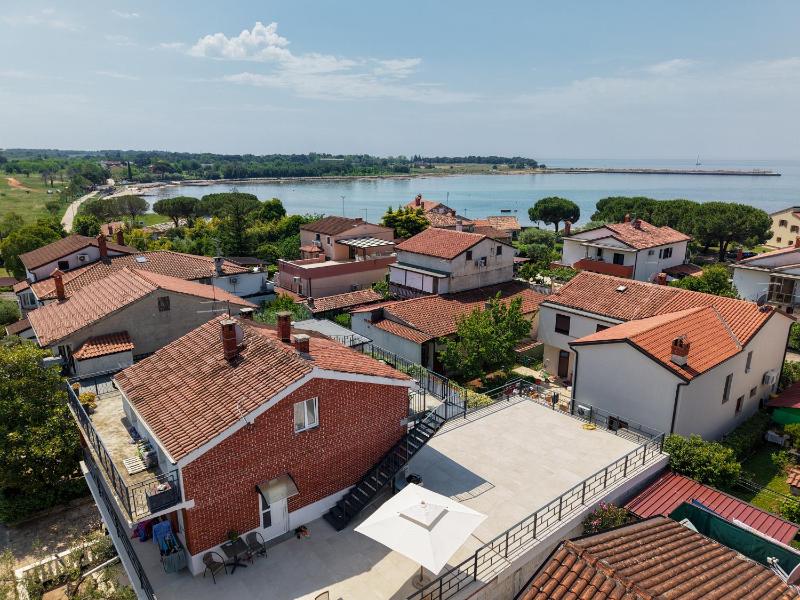 App Moela near the beach - image 28