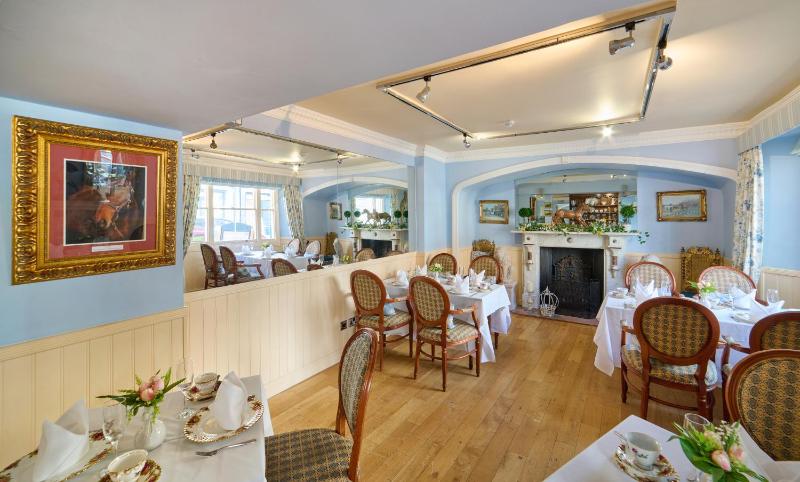 The Atherstone Red Lion Hotel - image 19
