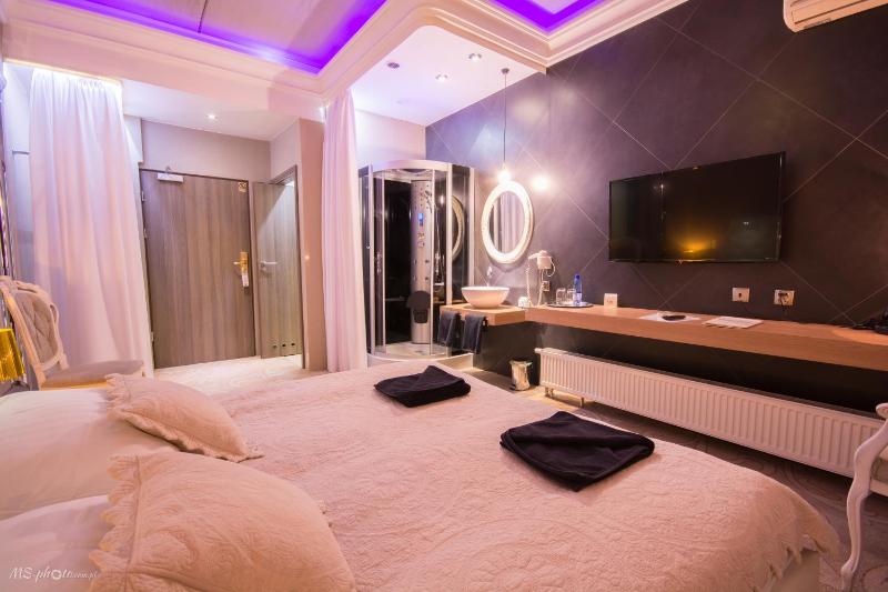 Double Room image 3