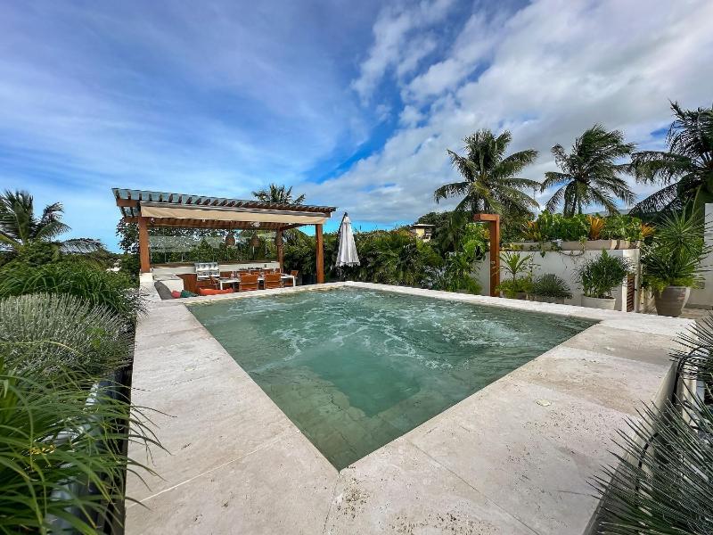 Ocean-View Villa with Rooftop Pool - image 38