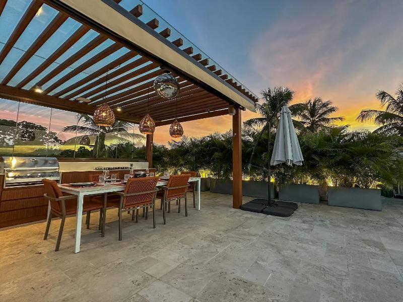Ocean-View Villa with Rooftop Pool - image 34