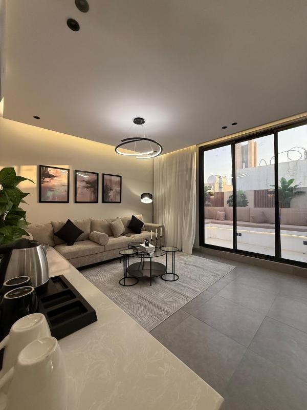 Stylish 1BR Bathtub Outdoor Seating 304 - image 1