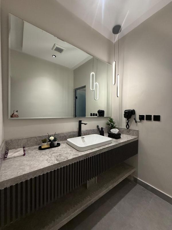 Stylish 1BR Bathtub Outdoor Seating 304 - image 10