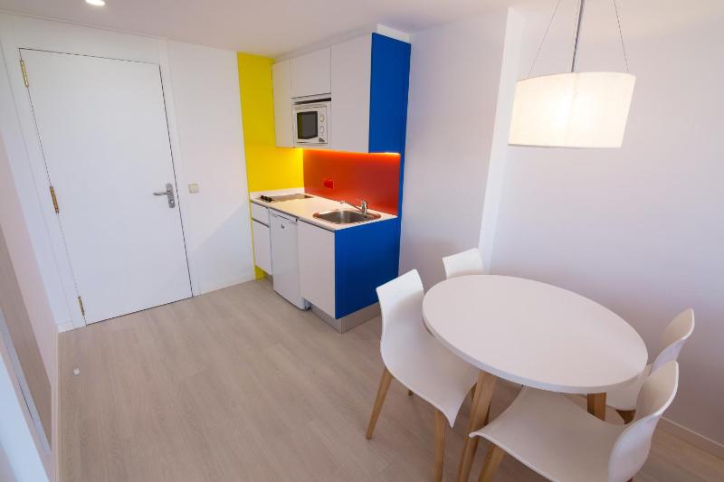 One-Bedroom Apartment image 3