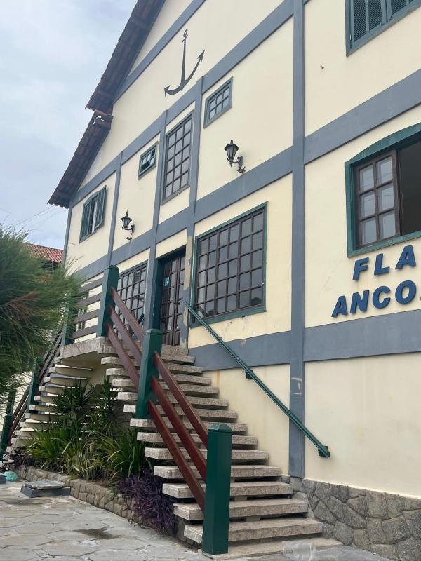 Âncora Flat na Praia Wi-Fi Ar e Roupa C/B - image 31