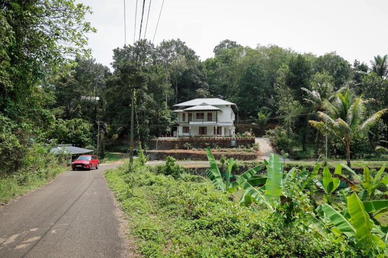 JUNGLE ViLLA NEAR MUNNAR - image 1