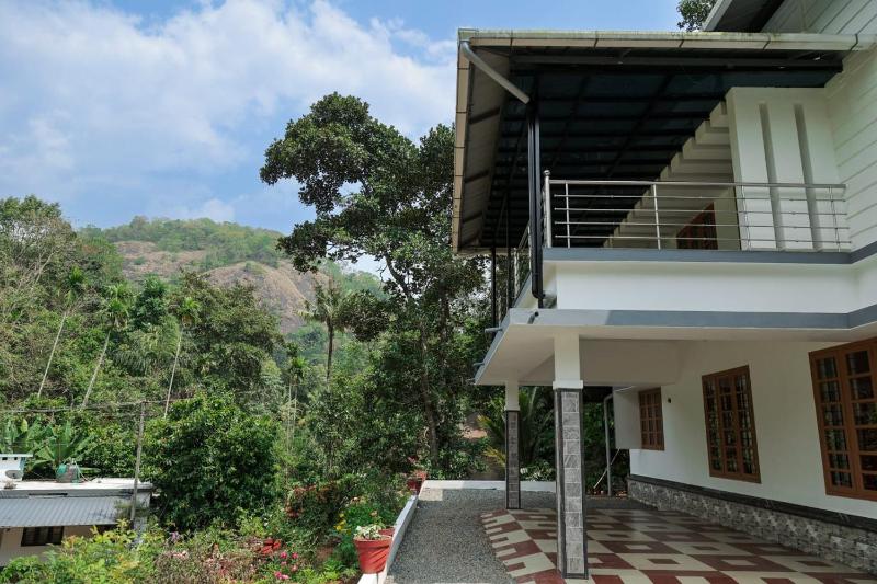 JUNGLE ViLLA NEAR MUNNAR - image 4
