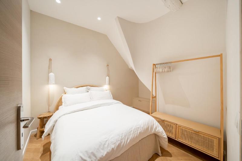 Charming AC apartment in Antibes Old Town walk everywhere - image 6