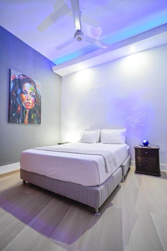 Walled City Visitors Ok 5 bedroom with Jacuzzi - image 4
