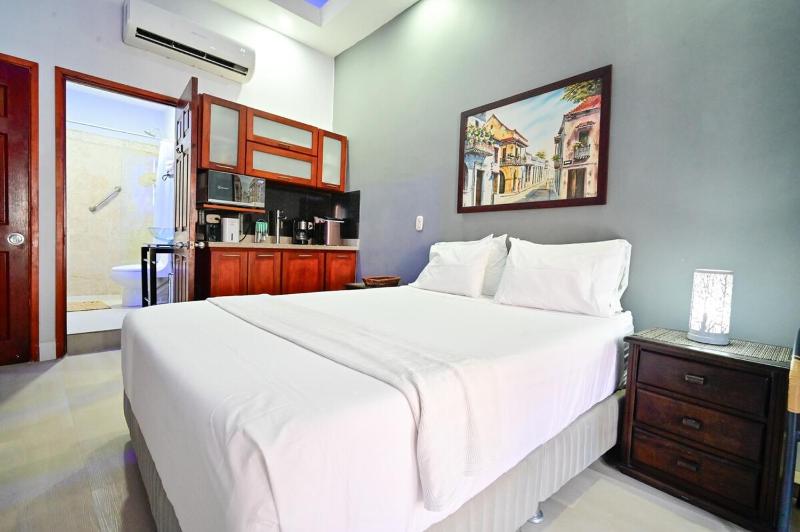 Walled City Visitors Ok 5 bedroom with Jacuzzi - image 3