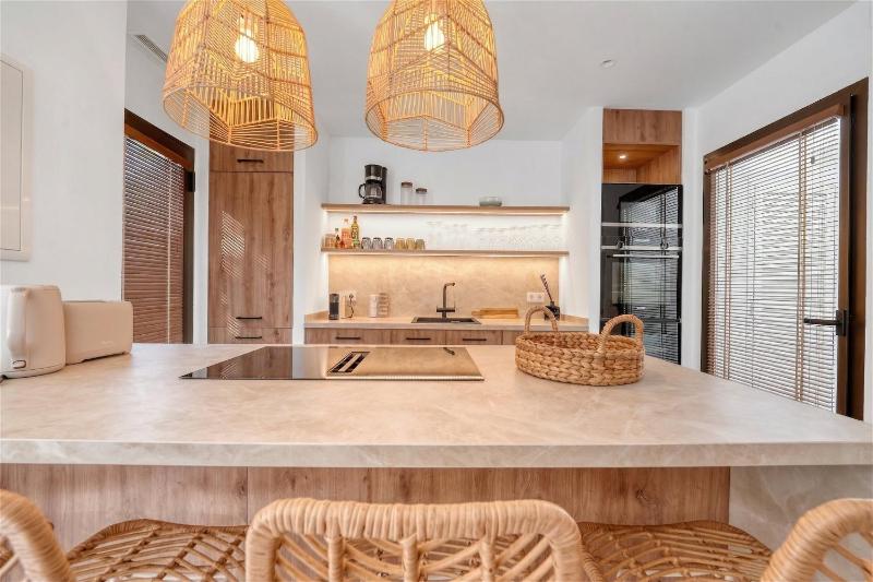 2047 Stylish Luxury Apartment - image 17