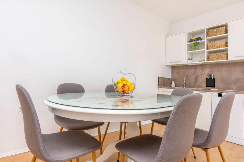 Apartment Jadran - image 12