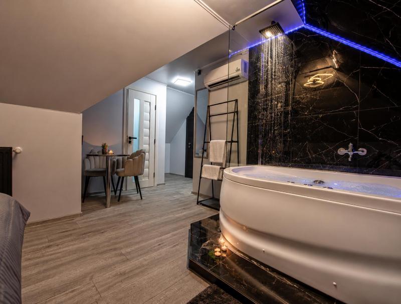 Luxor - Private Jacuzzi Boulevard Suites - image 20