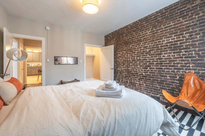 Modern Apartment in Korea Town - image 10
