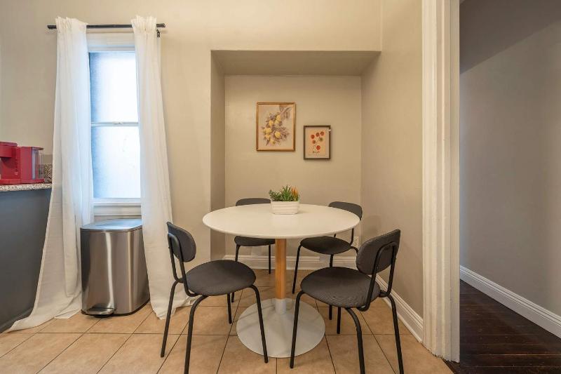 Modern Apartment in Korea Town - image 2