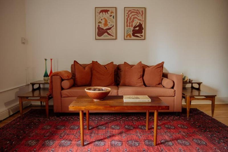 Modern Apartment in Korea Town - image 11