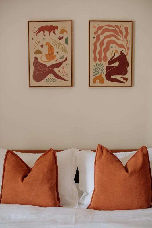 Modern Apartment in Korea Town - image 9