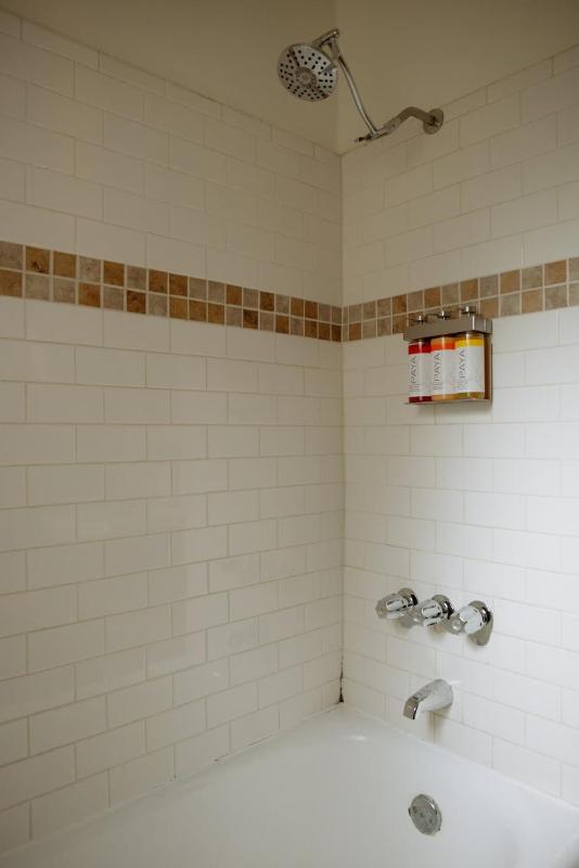 Modern Apartment in Korea Town - image 7
