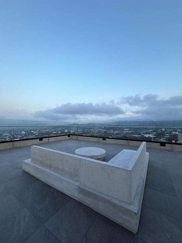 Mid Century Modern Loft with Skyline and Volcano Views - image 15