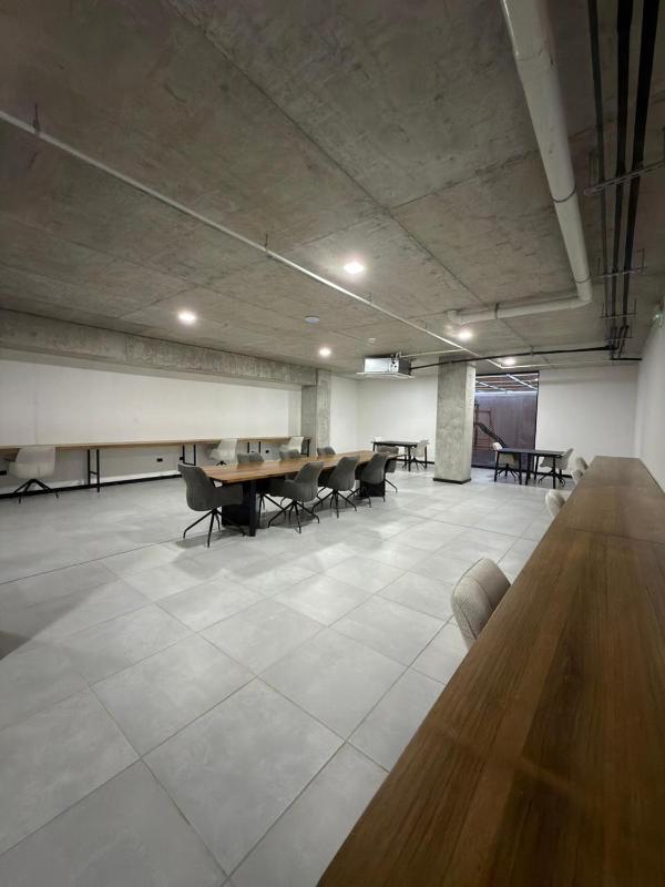 Mid Century Modern Loft with Skyline and Volcano Views - image 14