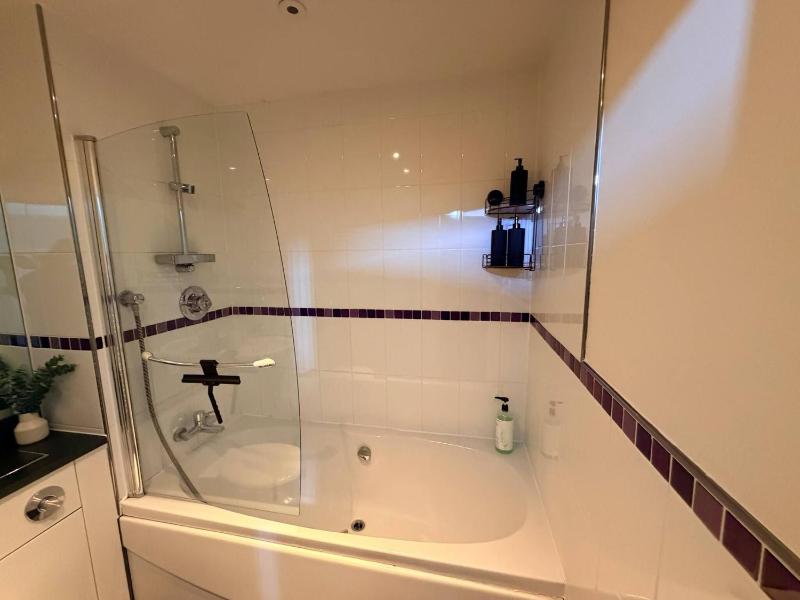One bedroom flat in MailBox with Free parking - image 3