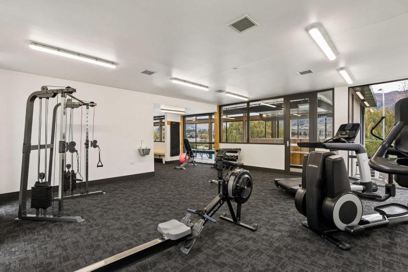 Lakeside Luxury Studio Apartment - image 18