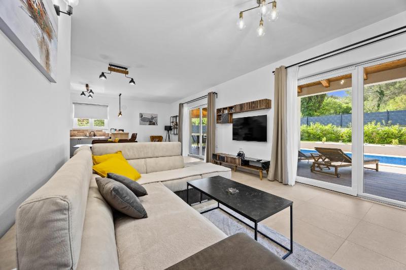 Villa Terrana near Rovinj for 6 people with private pool - image 9