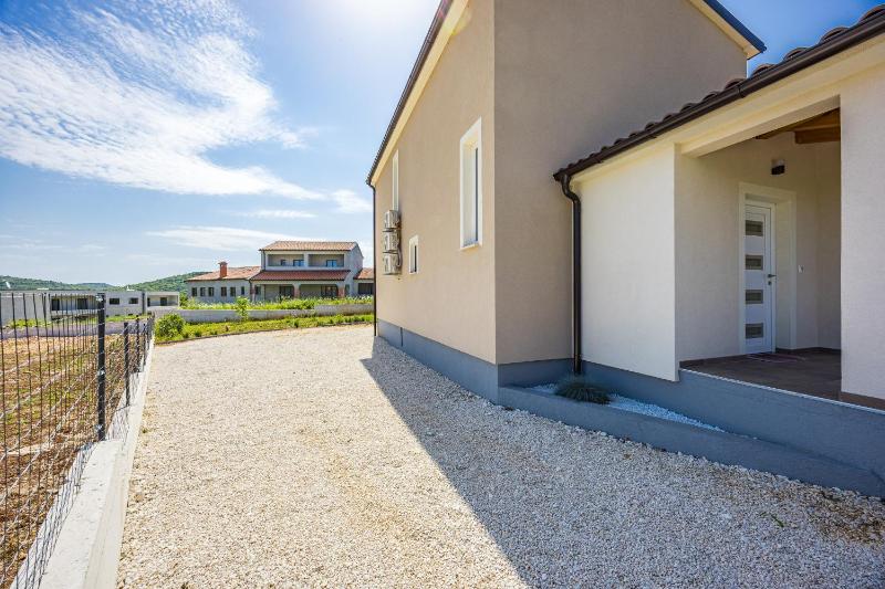 Villa Terrana near Rovinj for 6 people with private pool - image 10