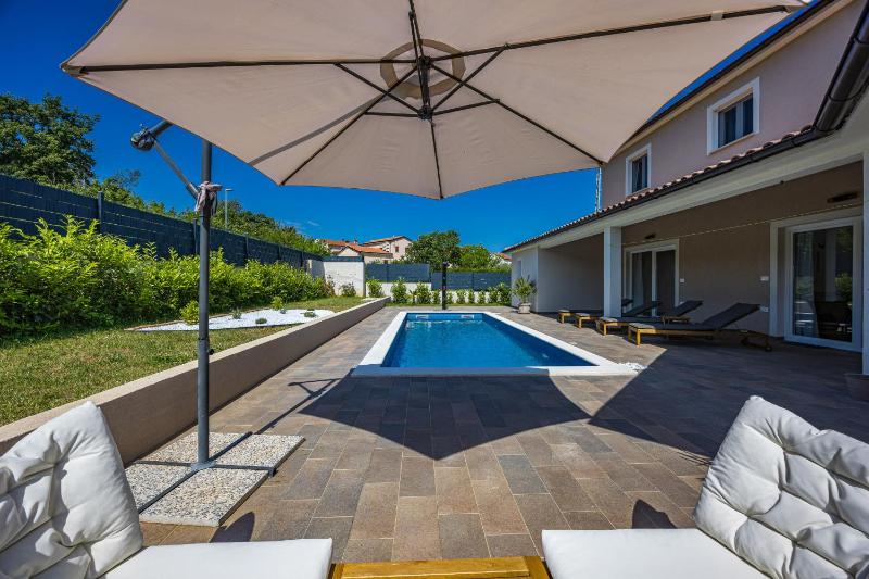 Villa Terrana near Rovinj for 6 people with private pool - image 11