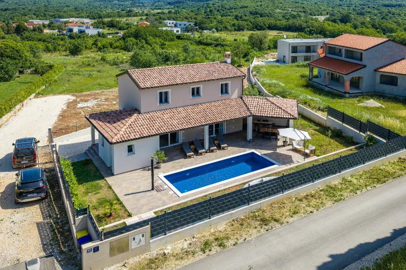 Villa Terrana near Rovinj for 6 people with private pool - image 14