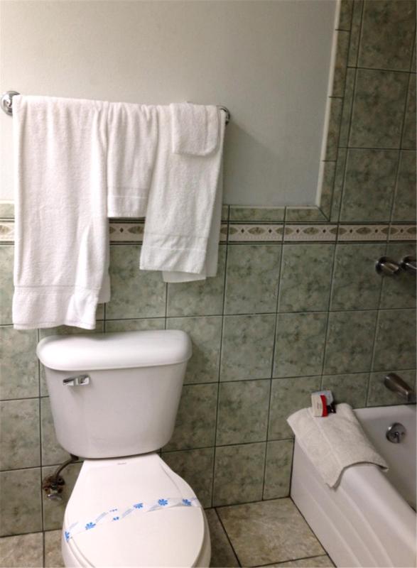 Standard King Room image 4