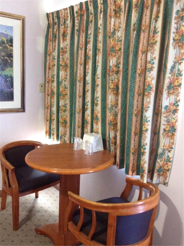 Standard King Room image 3