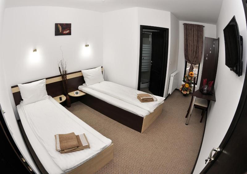 Twin Room image 2