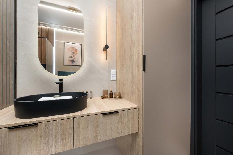 Family Apartment with Balcony Air Conditioning and Parking by Renters Prestige - image 4