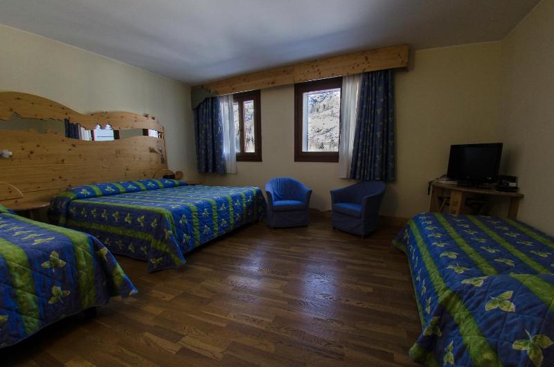 Quadruple Room image 1