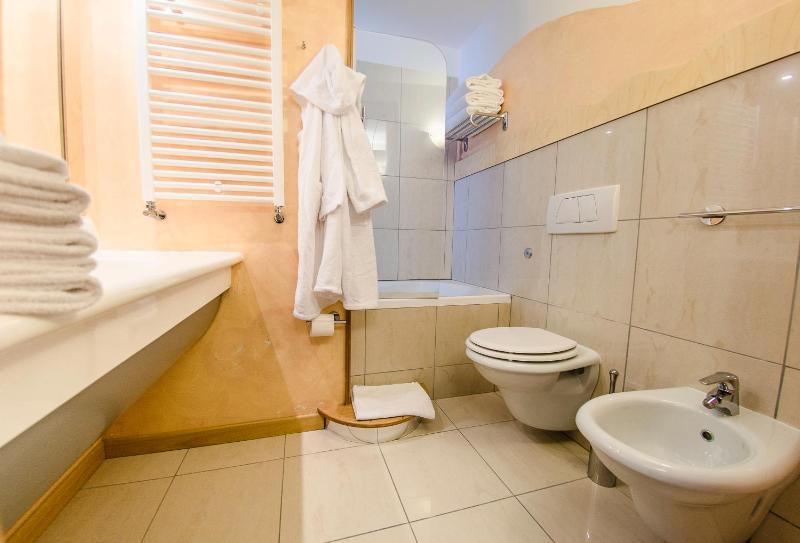 Quadruple Room image 2