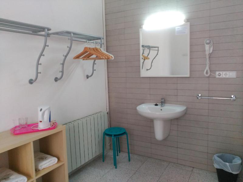 Triple Room with Shared Bathroom image 3