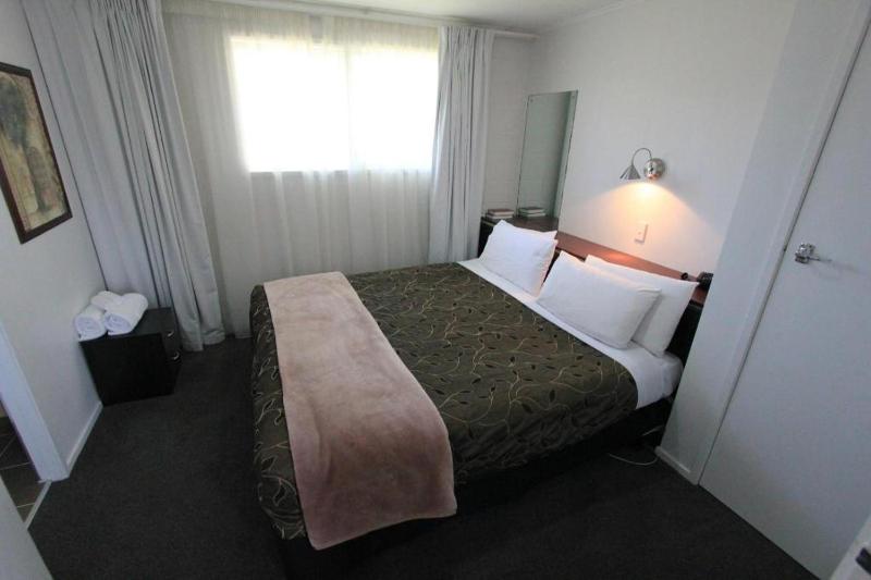 Courtney Motel - image 8