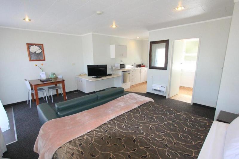 Courtney Motel - image 11