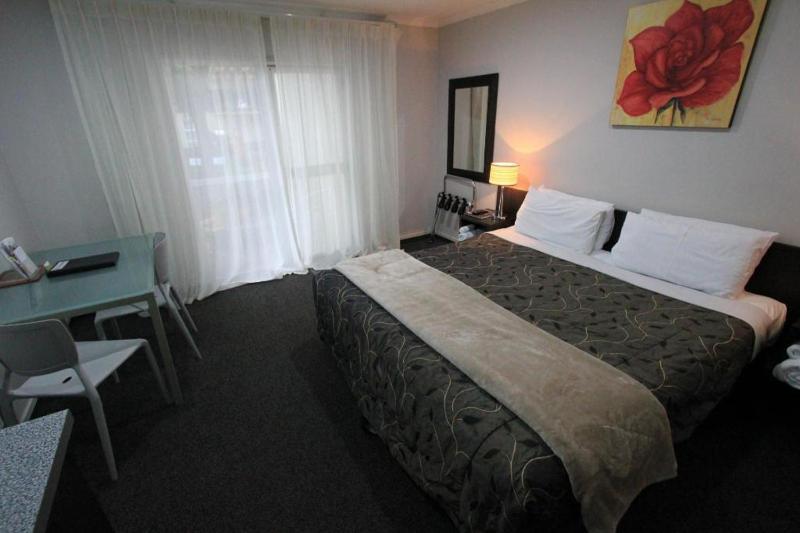 Courtney Motel - image 7