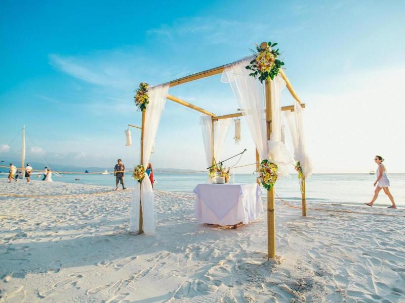 Fridays Boracay Resort - image 2