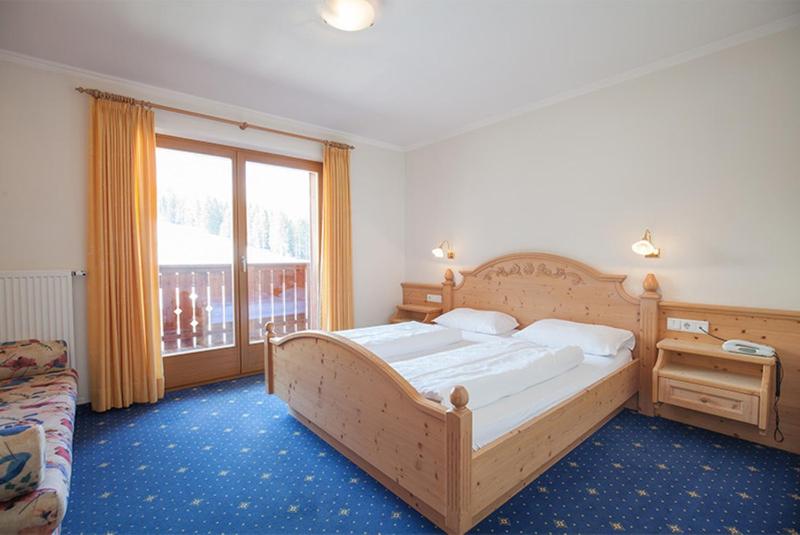 Double Room with Balcony image 3