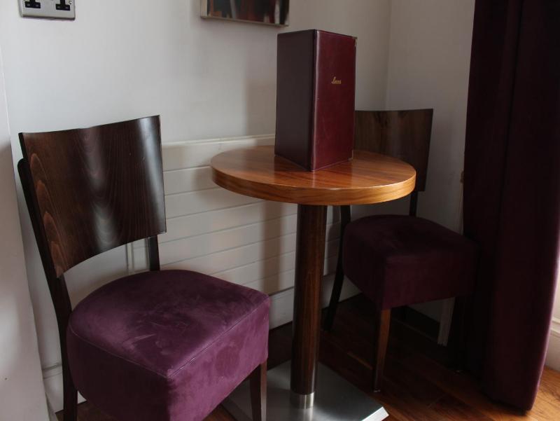 Double Room image 4