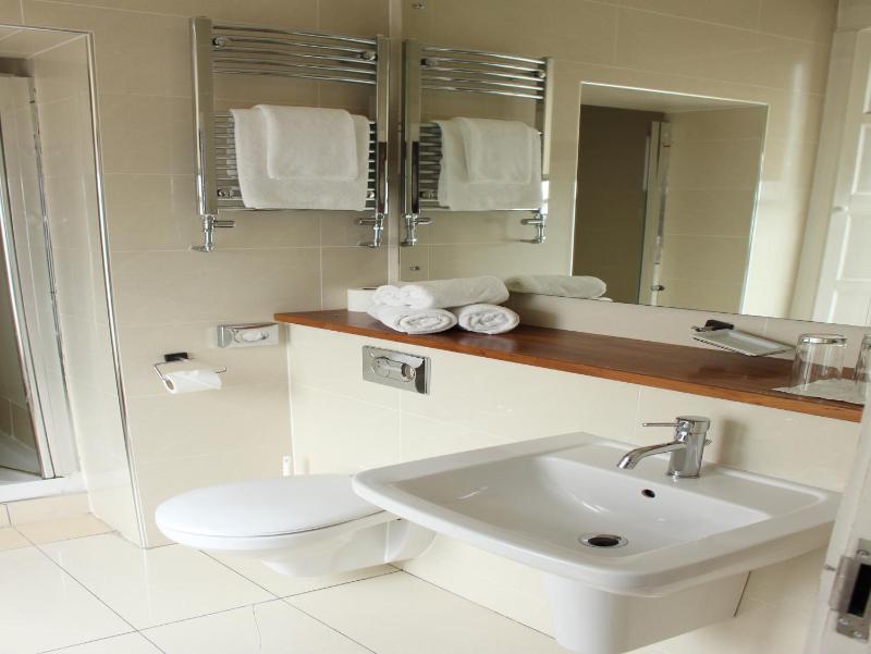 Twin Room image 4
