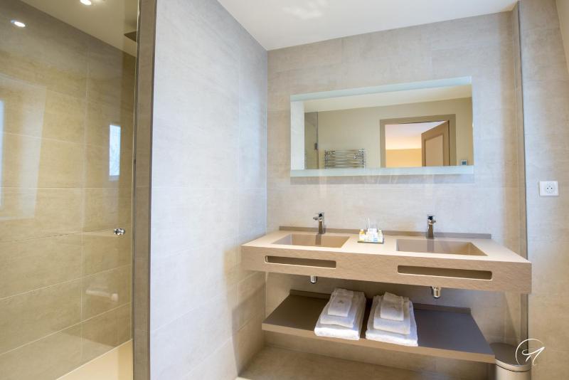 Deluxe Apartment image 2