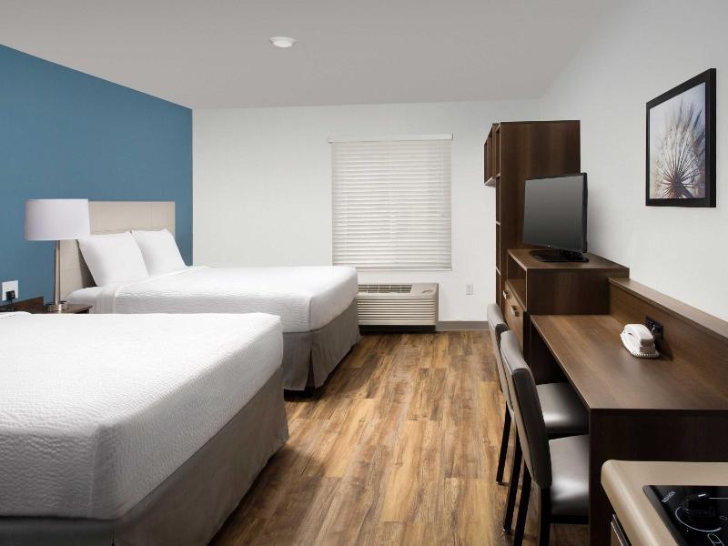 Standard Queen Room with Two Queen Beds - Non-Smoking image 4