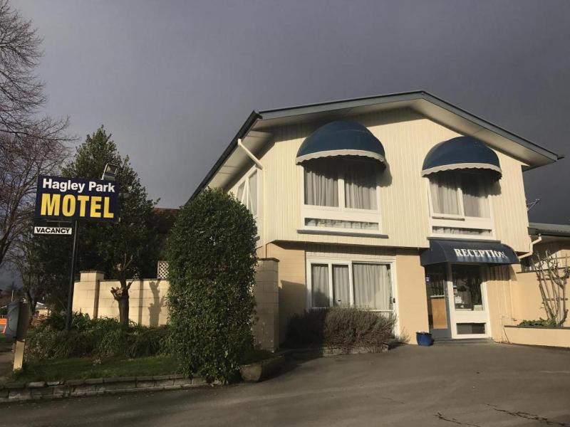 Hagley Park Motel - image 1